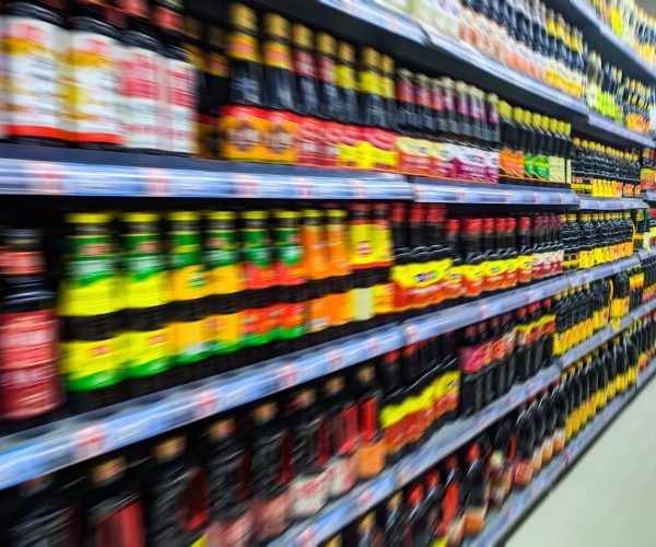 supermarket-shelf-background-motion-blur-effect